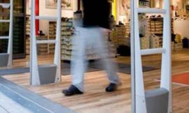 Furti per mille euro al centro commerciale "Corridomnia": denunciata una 43enne
