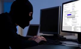 Truffa di un finto hacker con riscatto in bitcoin: "Ti ho ripreso mentre guardi video porno"