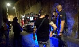 Lasciati soli in casa, bambino rischia di cadere dalla finestra: attimi di paura in via Lauro Rossi a Macerata (FOTO)