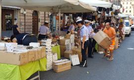 Macerata, sequestrate mille paia di scarpe, blitz della Polizia Locale alla Fiera di San Giuliano (FOTO)