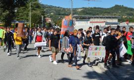 San Severino, sciopero per il clima: gli studenti del "Divini" fanno sentire la loro voce