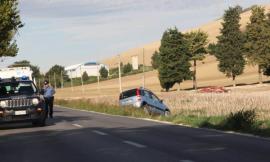 Cingoli, auto sbanda e finisce in una scarpata: due persone al Pronto Soccorso (FOTO)