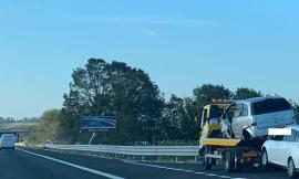 Civitanova, perde il controllo dell'auto e sbanda: incidente in A14