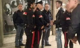 Festa di compleanno termina a calci e pugni: parapiglia in Galleria del Commercio (FOTO)