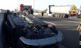 Incidente in A14, auto tampona un tir e si ribalta: donna a Torrette (FOTO)