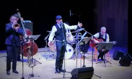 La carica swing degli Abat-Jour Quintet conquista il Politeama di Tolentino (FOTO)
