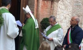 Taglio del nastro per il restauro della Chiesa di Santa Maria Assunta a Caldarola (FOTO)