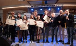 Grandi emozioni alla finalissima di Music Gallery: tra i vincitori premiati da Mogol la maceratese Carolina Galassi