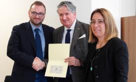 Tolentino, donata al Comune un'antica banconota della Repubblica Romana