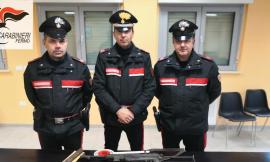 Trovate armi della Seconda Guerra Mondiale in una casa disabitata: scatta il sequestro (FOTO)