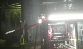 Tolentino, incendio nell'azienda "Tre Mori": in fiamme un silo