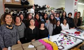 Consorzio dei Mastri Pellettieri Tolentino, si chiude un nuovo corso: 12 allieve pronte per il mercato del lavoro