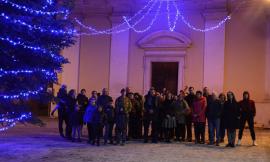 L'accensione dell'abete in piazza Santa Maria Assunta dà il via al "luminoso" Natale di Pieve Torina