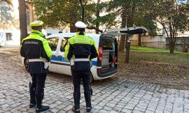Macerata, investe un sacerdote in Piazza Strambi e fugge: denunciato un 22enne