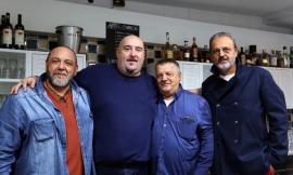 Civitanova, irresistibile spettacolo comico di Max Pieriboni al ristorante "La Pescaria" (FOTO)