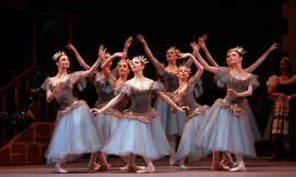 Al Rossini di Civitanova in diretta da Londra Coppélia