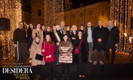 L'inaugurazione dell'installazione "Desidera per aspera ad astra” accende il Natale di San Severino (FOTO)