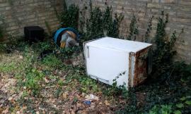 Macerata, discarica a cielo aperto in contrada Vallebona (FOTO)