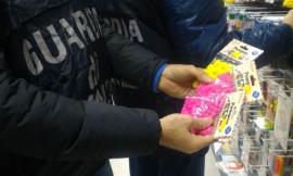 Macerata, maxi-sequestro in un negozio della provincia: oltre 35 mila prodotti fuori norma