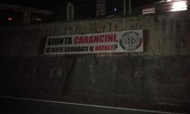 "Vi siete scordati il Natale", striscione contro l'amministrazione