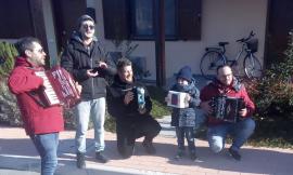 Nel villaggio Sae arriva il gruppo folkloristico di Caldarola per festeggiare l'Epifania (VIDEO)