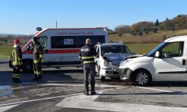 Pollenza, scontro tra auto e furgoncino all'incrocio: interviene l'elisoccorso (FOTO e VIDEO)