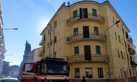 Macerata, incendio in via Rossini (FOTO)