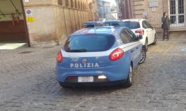 Macerata, utilizzava carte di credito rubate: arrestato in pieno centro storico noto pregiudicato