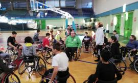 Porto Potenza, il basket in carrozzina incontra gli studenti: il progetto "Ruote a Canestro" entra nel vivo