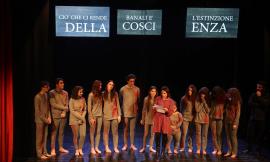 Montecassiano, Giornata della memoria a teatro: grande successo per "Colore di pioggia e di ferro"