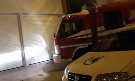 Civitanova, cadono vetri in strada: vigili del fuoco al lavoro in via Trieste