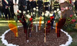Macerata, 18 petali in ricordo di Pamela: installazione in Via Spalato (FOTO e VIDEO)