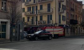 Civitanova, incendio in via Trieste: in fiamme la tettoia che unisce due palazzine