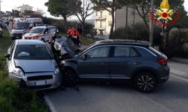Mogliano, scontro tra due auto in località Macina: tre feriti al pronto soccorso