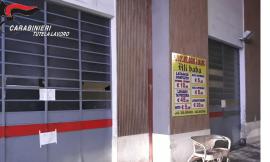 Macerata, autolavaggio come dormitorio e turni di lavoro disumani: arrestato il gestore