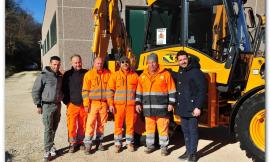 Cingoli, il Comune rinnova il parco mezzi: nuova Terna da 100.000 euro (FOTO)