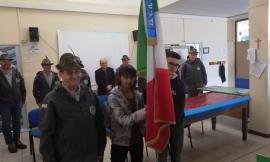 Potenza Picena, due bandiere tricolore a scuola in dono dagli Alpini