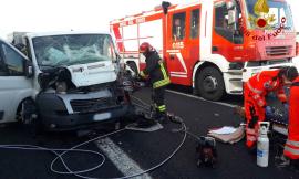 Civitanova, tir contro furgone in autostrada: perde la vita un uomo di 72 anni