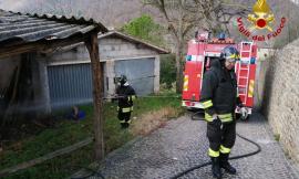 Pievebovigliana, incendio in un annesso agricolo