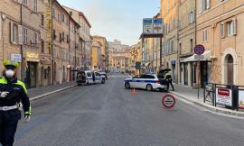 Macerata, sorpreso a fare jogging ai giardini Diaz, si rifiuta di dare le proprie generalità: denunciato