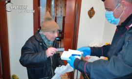 Civitanova, anziano che vive solo resta senza medicine: i carabinieri gliele portano a casa