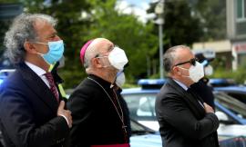 Primo Maggio, le Forze dell'Ordine rinnovano il loro omaggio al personale sanitario maceratese (FOTO)