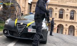 Il bilancio delle Fiamme Gialle: controllati 13.000 negozi e 7.500 persone. Oltre mezzo chilo di droga sequestrata (VIDEO)