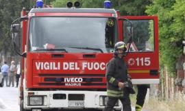 Cingoli, vasto incendio in un terreno incolto