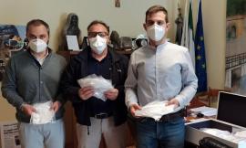 Sefro, la solidarietà della LGB Costruzioni: mascherine monouso consegnate al Sindaco Tapanelli