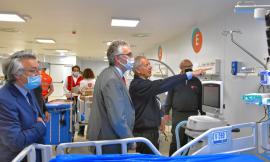 Bertolaso dopo il sopralluogo al Covid Center: "Ora sono immune e quindi donerò il plasma a Pesaro"