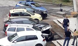 Macerata, auto avvolta dalle fiamme in via Marche: sul posto vigili del fuoco e Polizia