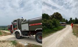 Montefano, capannone in fiamme: vigili del fuoco al lavoro (FOTO)