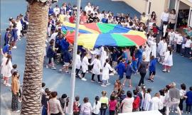 A Recanati ultimo giorno di scuola nei cortili: alunni e insegnanti si ritrovano