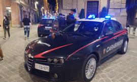 Macerata, beccati ad urinare sul muro del teatro Lauro Rossi: sanzionati due giovani